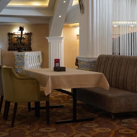 Hotel Golden Dragon Bishkek Esterno foto