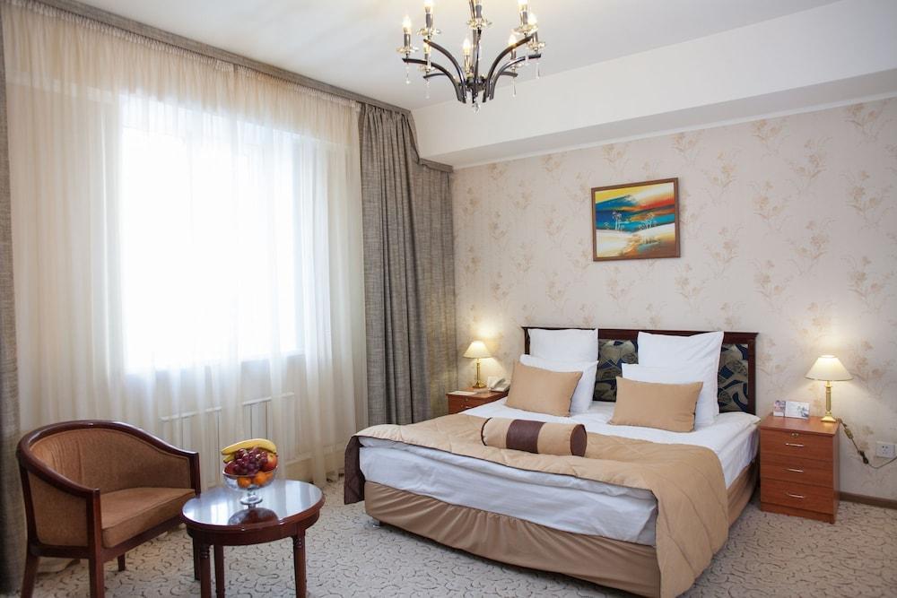 Hotel Golden Dragon Bishkek Esterno foto