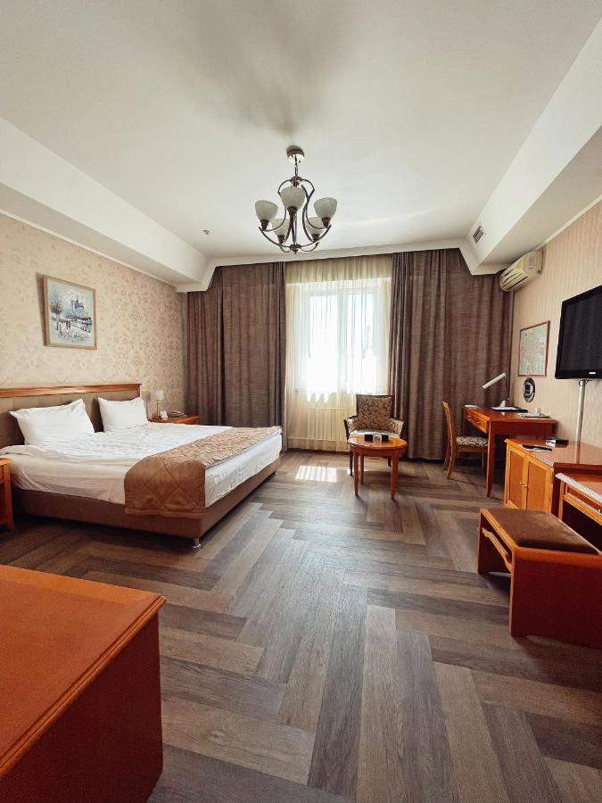 Hotel Golden Dragon Bishkek Esterno foto