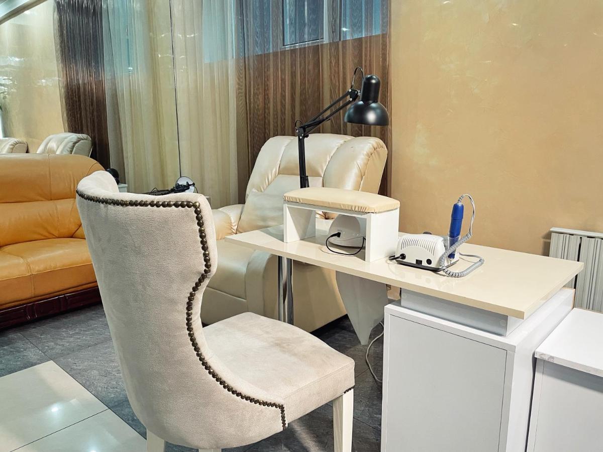 Hotel Golden Dragon Bishkek Esterno foto