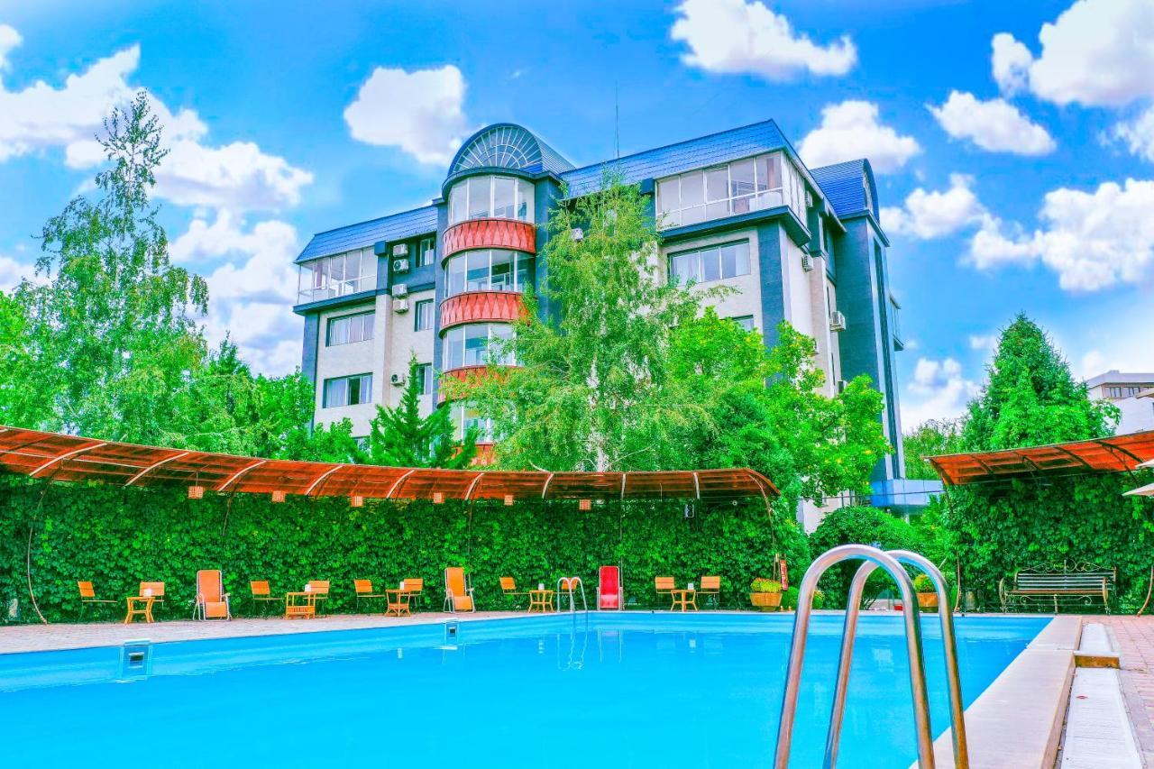 Hotel Golden Dragon Bishkek Esterno foto