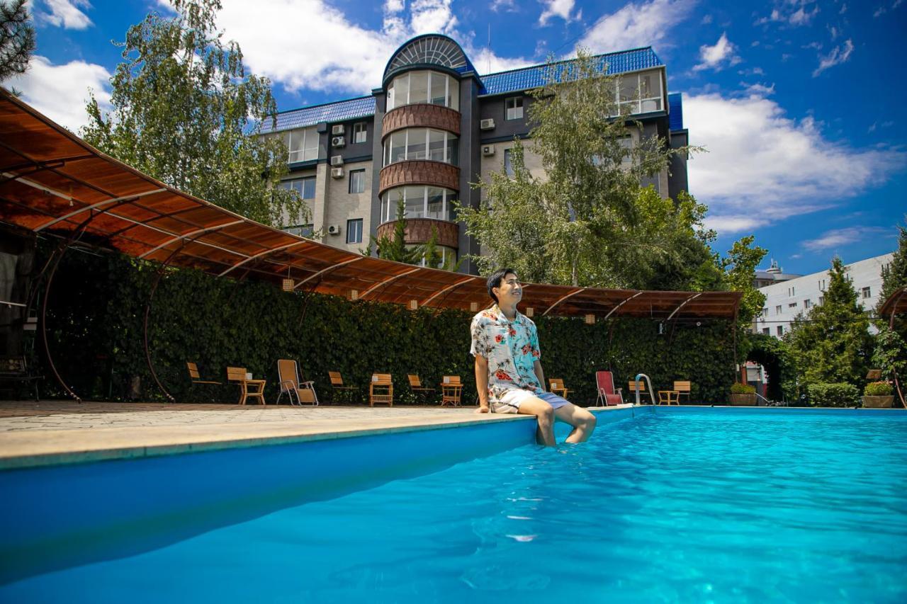 Hotel Golden Dragon Bishkek Esterno foto