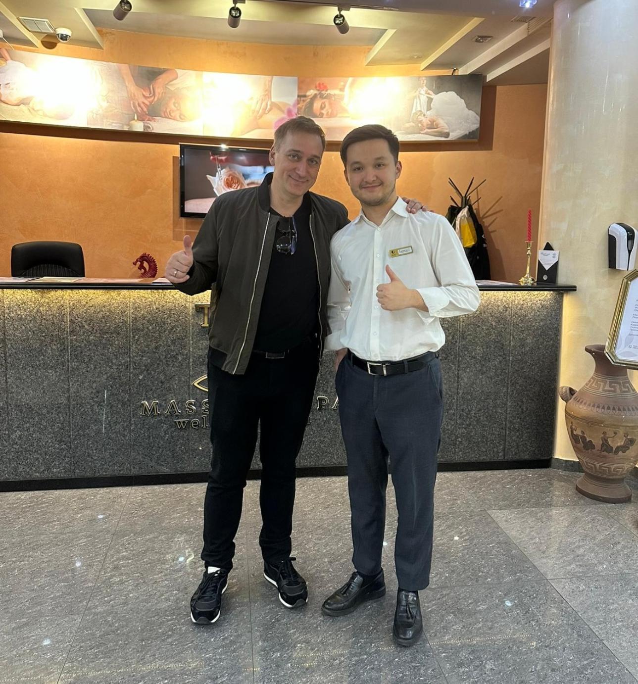 Hotel Golden Dragon Bishkek Esterno foto