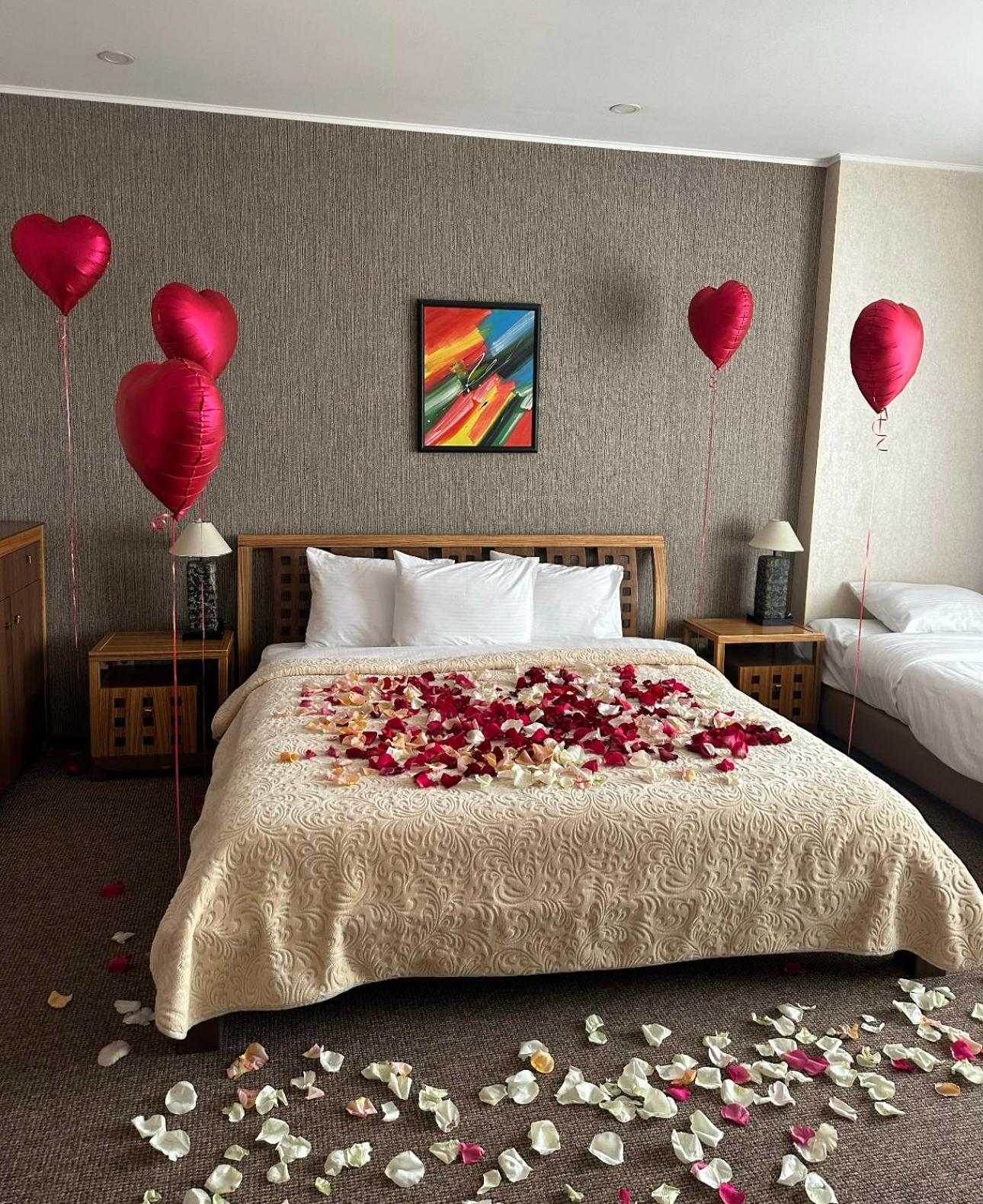 Hotel Golden Dragon Bishkek Esterno foto