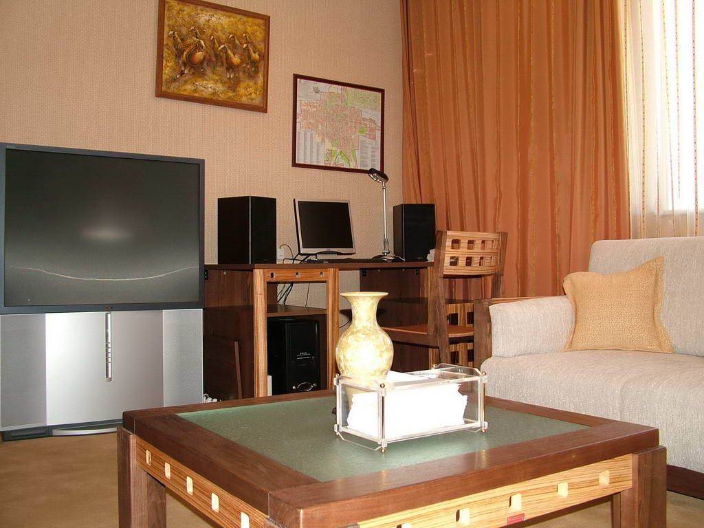 Hotel Golden Dragon Bishkek Esterno foto
