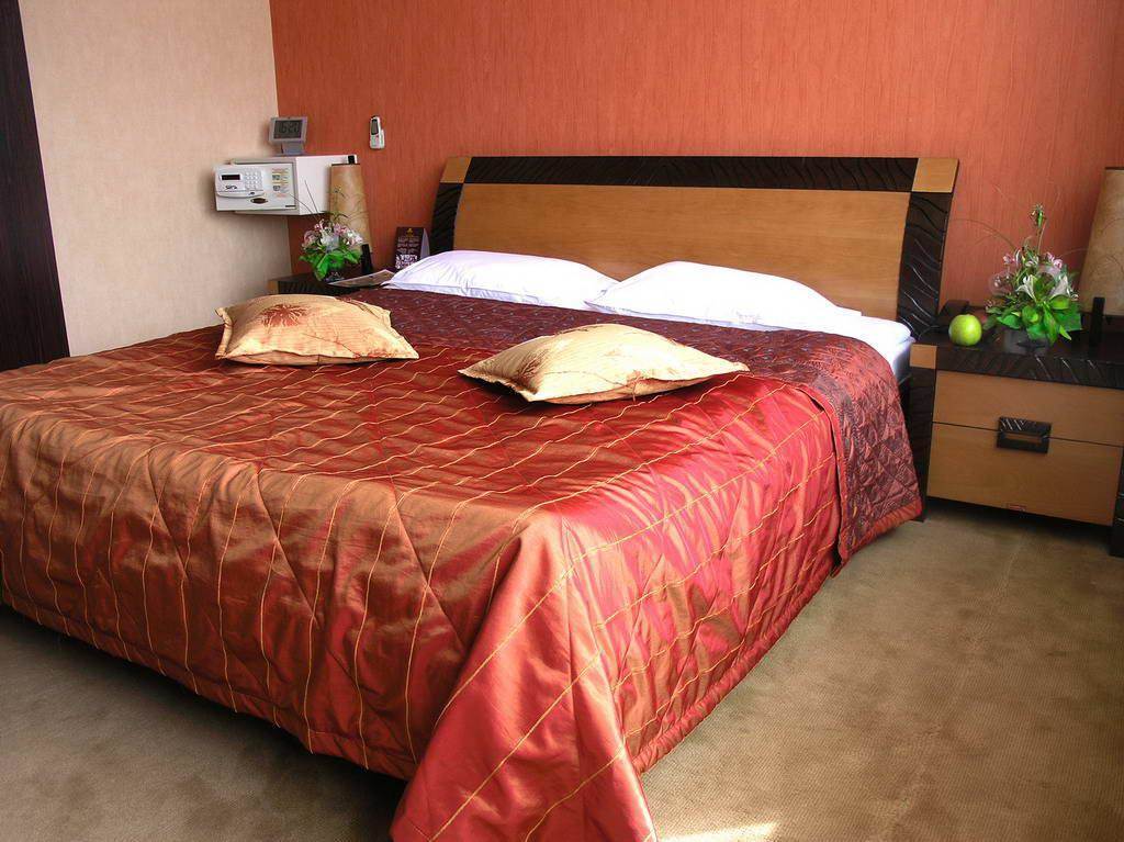 Hotel Golden Dragon Bishkek Esterno foto