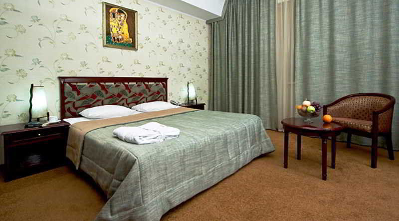 Hotel Golden Dragon Bishkek Esterno foto