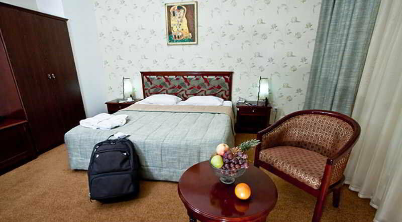 Hotel Golden Dragon Bishkek Esterno foto